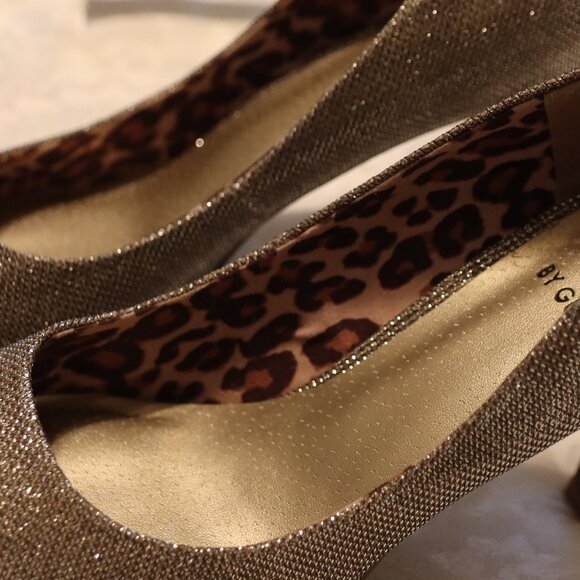G by Guess Round Toe Gold Glitter Platform Pump Heel Shoes Size 9.5 - Picture 11 of 12